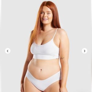 Gymshark “No VPL” white bralette - new with tags, size M